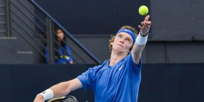  卢布列夫五盘鏖战险胜，晋级大师赛决赛