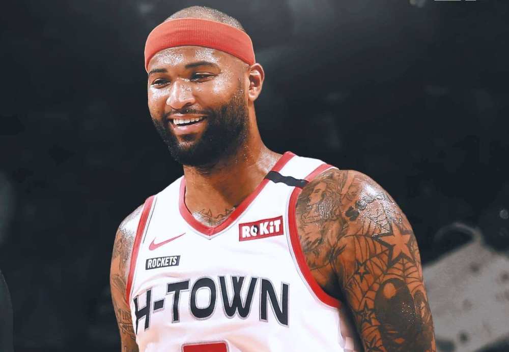  库里三分雨倾盆，勇士主场碾压鹈鹕队