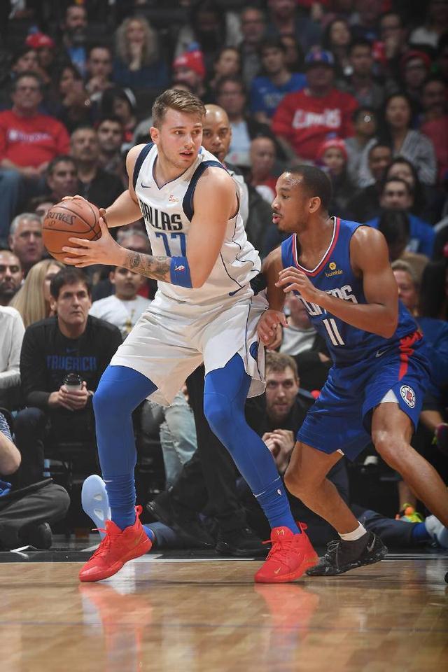  东契奇超神发挥，独行侠加时险胜快船队