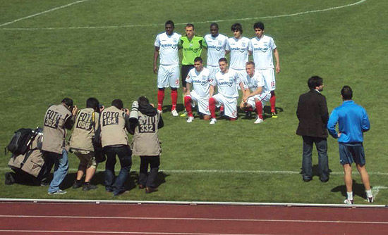  足坛名帅执教新政，战术革新引领潮流  