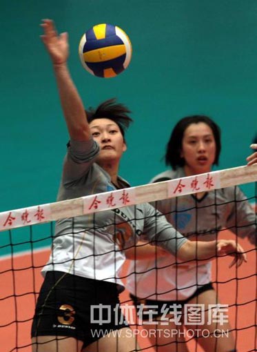  中超联赛榜首大战上演进球盛宴