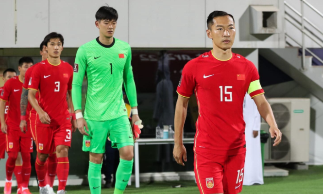  篮球裁判严格执法，公平竞赛保障进行