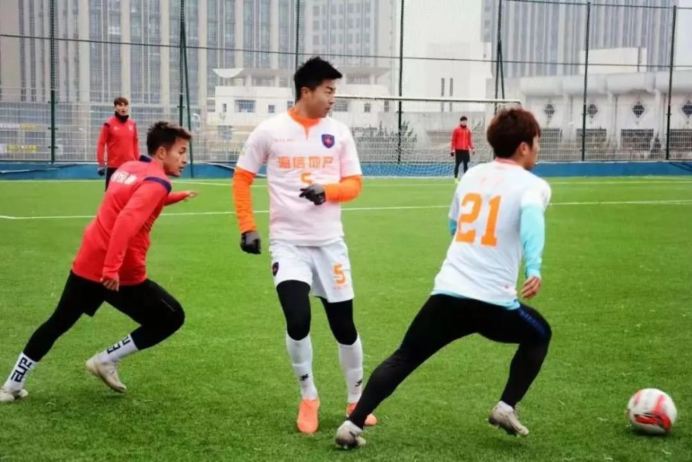  中场核心伤愈，回归首战传射建功