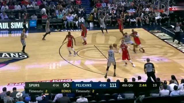  保罗双打搭档默契配合勇夺冠军