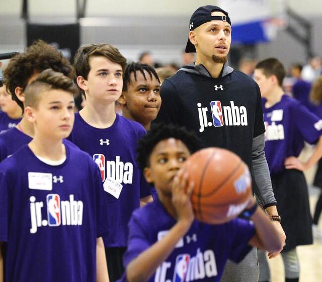  全明星周末欢乐多，技巧挑战展现球星风采