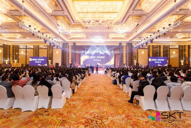  卢布列夫五盘鏖战险胜晋级决赛