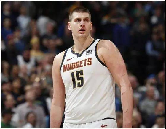  NBA常规赛，约基奇三双助掘金轻取马刺