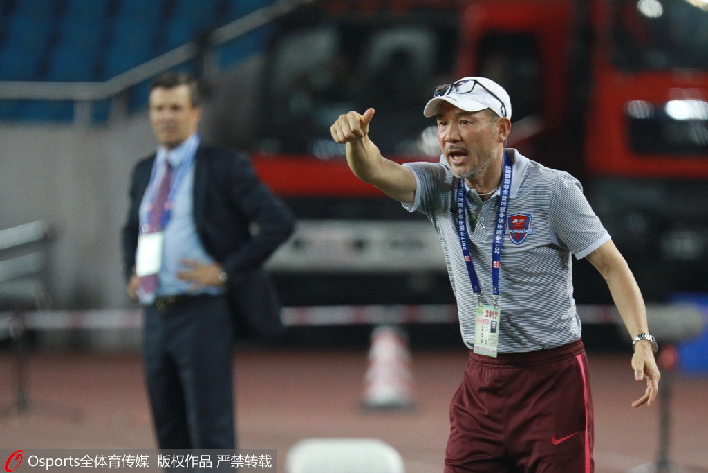  巴萨主场意外失利，主帅帅位岌岌可危