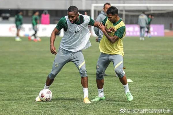  德比大战火花四溅，红黄牌频现火药味