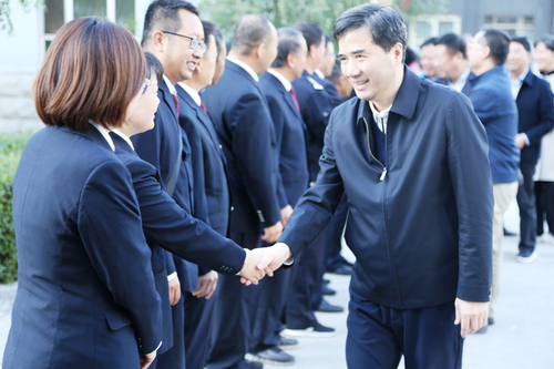 老兵传帮带见成效,更衣室凝聚战斗力